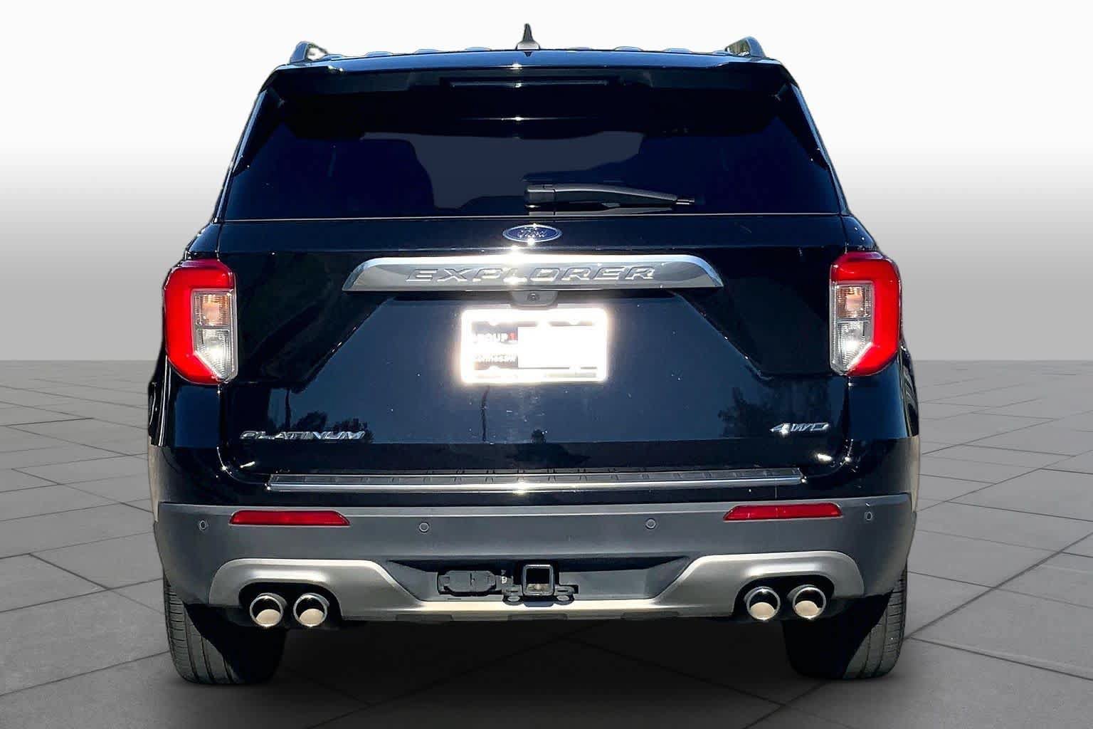 Used 2023 Ford Explorer Platinum w/ Technology Package AWD/4WD image 5