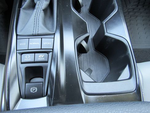 Used 2025 Toyota Camry SE FWD image 19