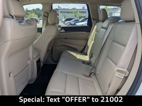 Used 2018 Jeep Grand Cherokee Limited image 12