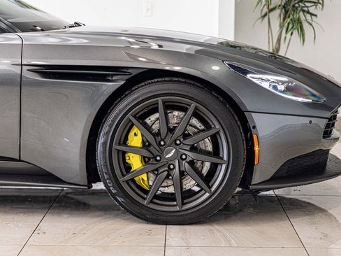 Used 2020 Aston Martin DB11 Coupe image 10