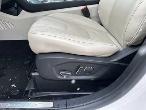 Used 2019 Ford Edge Titanium w/ Equipment Group 301A image 13