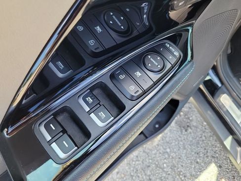 Used 2019 Kia Niro Touring FWD image 18