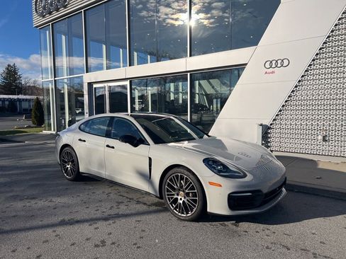 Used 2023 Porsche Panamera 4 Platinum Edition image 9