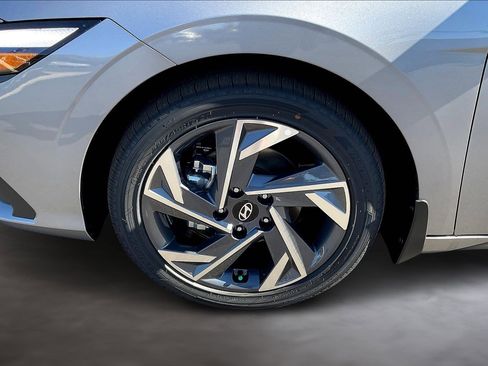 New 2025 Hyundai Elantra SEL image 13