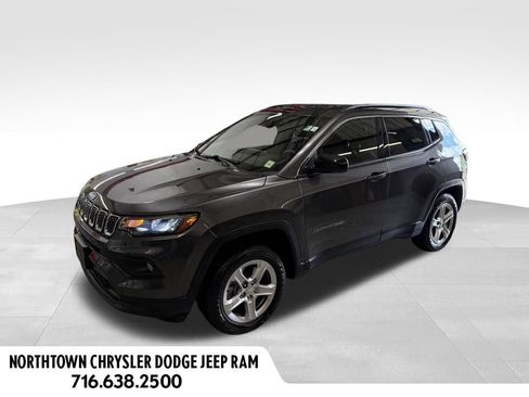 Used 2023 Jeep Compass Latitude w/ Convenience Group AWD/4WD image 1