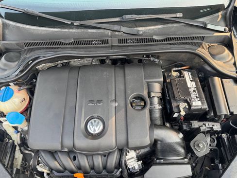 Used 2011 Volkswagen Jetta SE FWD image 26