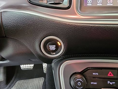 Used 2019 Dodge Challenger R/T w/ Driver Convenience Group RWD image 25