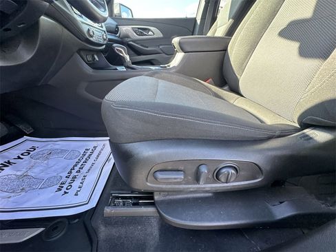 Used 2023 Chevrolet Traverse LT image 12