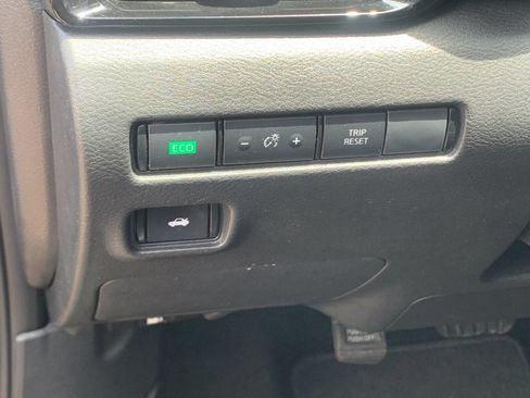 Used 2025 Nissan Sentra SV FWD image 31