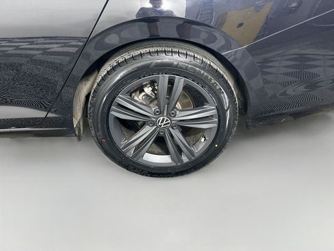 Used 2024 Volkswagen Jetta SE w/ Panoramic Sunroof Package FWD image 11