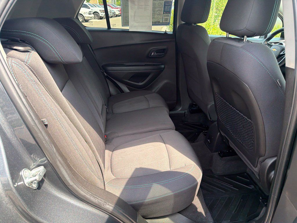 Used 2016 Chevrolet Trax LT w/ LT Sun and Sound Package AWD/4WD image 14