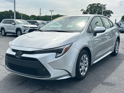 Used 2026 Toyota Corolla LE FWD image 7