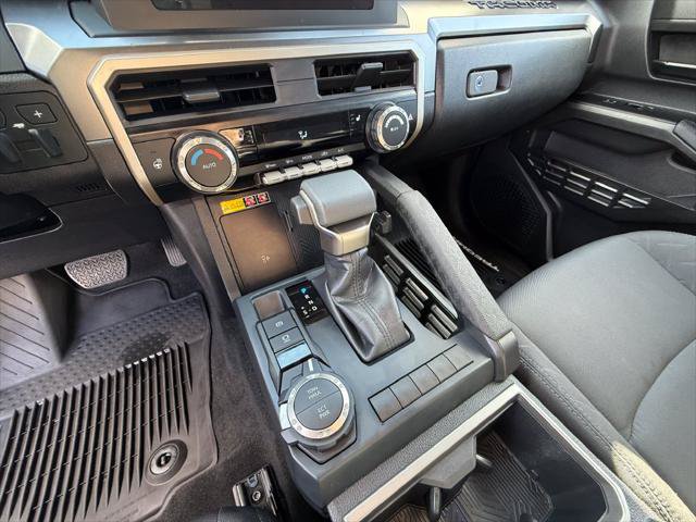 Certified 2025 Toyota Tacoma SR5 AWD/4WD image 10