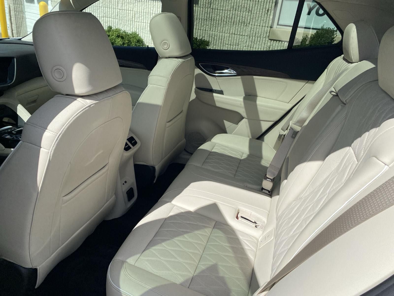 Used 2023 Buick Envision Avenir AWD/4WD image 31