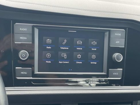 Used 2023 Volkswagen Jetta SE FWD image 11