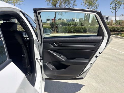 Used 2018 Honda Accord Sport image 13