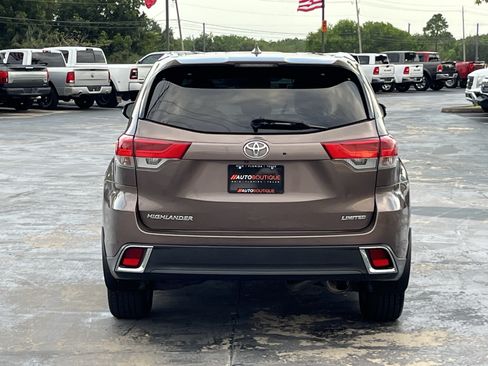 Used 2019 Toyota Highlander Limited FWD image 9