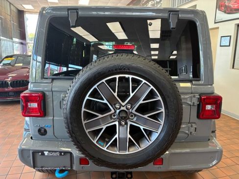 Used 2023 Jeep Wrangler Unlimited Sahara AWD/4WD image 12