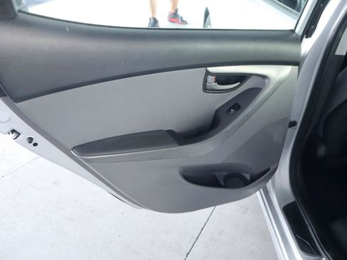 Used 2015 Hyundai Elantra SE FWD image 27