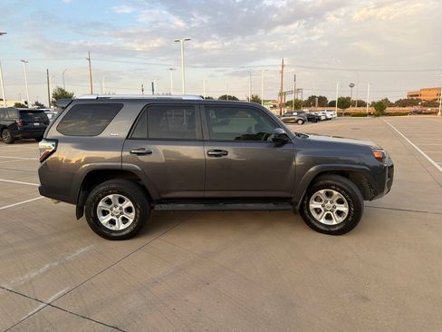 Used 2016 Toyota 4Runner SR5 RWD image 2