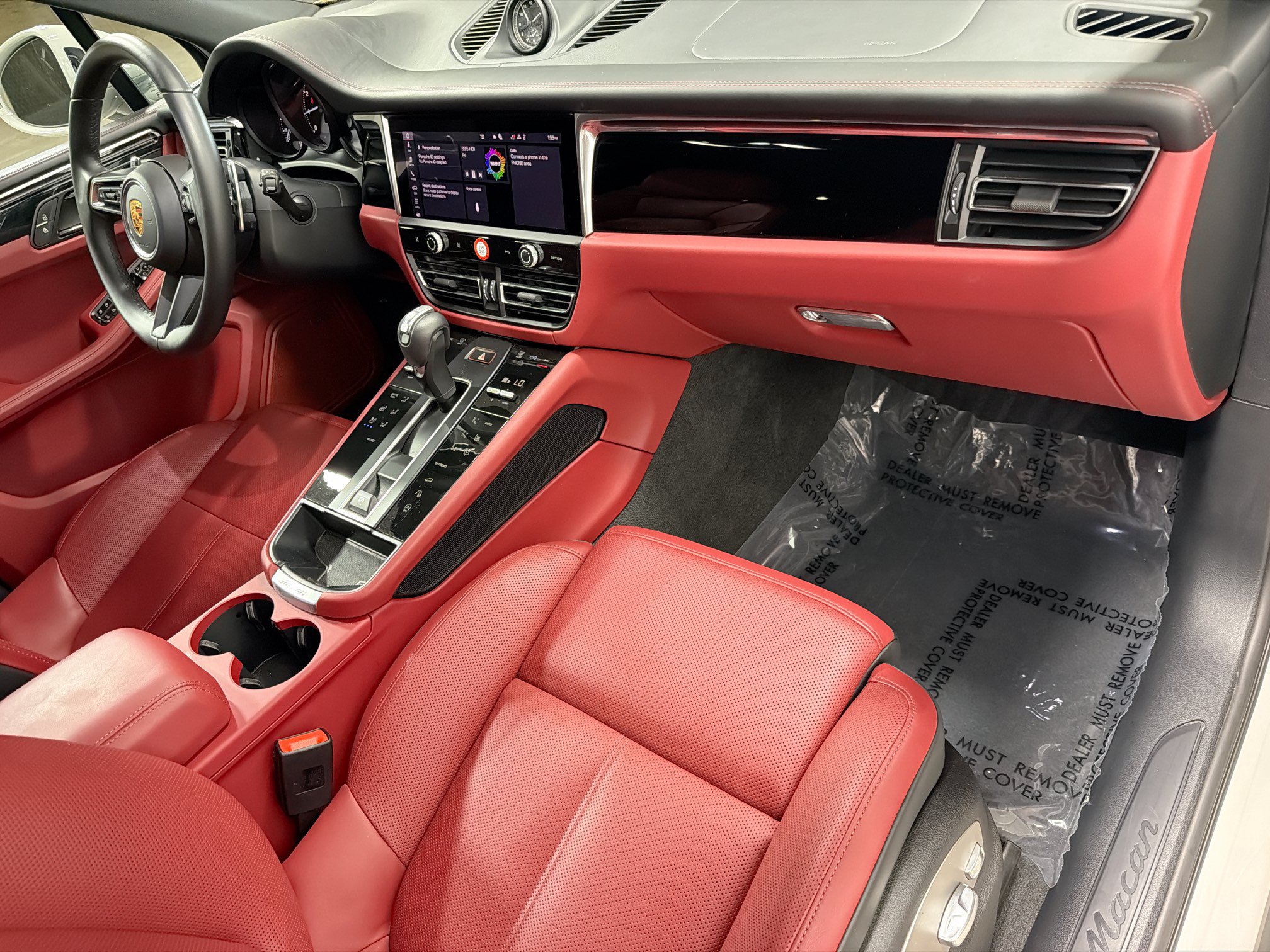 Certified 2026 Porsche Macan AWD/4WD image 15