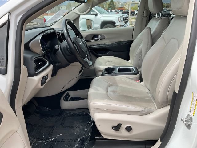 Used 2021 Chrysler Pacifica Touring-L FWD image 12