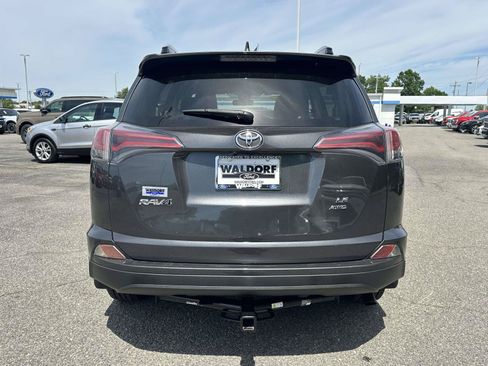 Used 2018 Toyota RAV4 LE AWD/4WD image 5