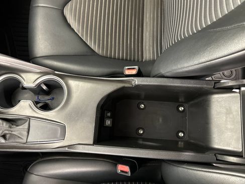 Used 2021 Toyota Camry SE FWD image 15