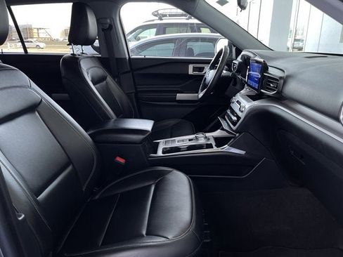 Used 2022 Ford Explorer XLT w/ Equipment Group 202A image 23