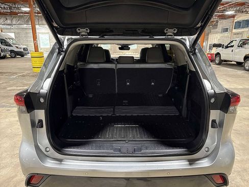 Used 2021 Toyota Highlander Limited AWD/4WD image 11