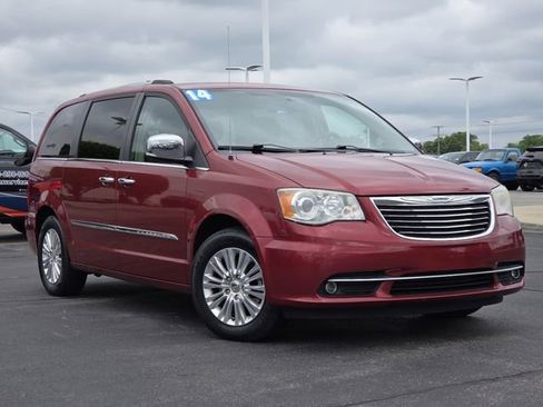 Used 2014 Chrysler Town & Country Limited w/ Luxury Group FWD image 2