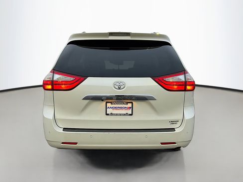 Used 2018 Toyota Sienna Limited Premium image 5