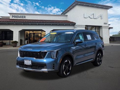 Certified 2025 Kia Sorento EX FWD image 4