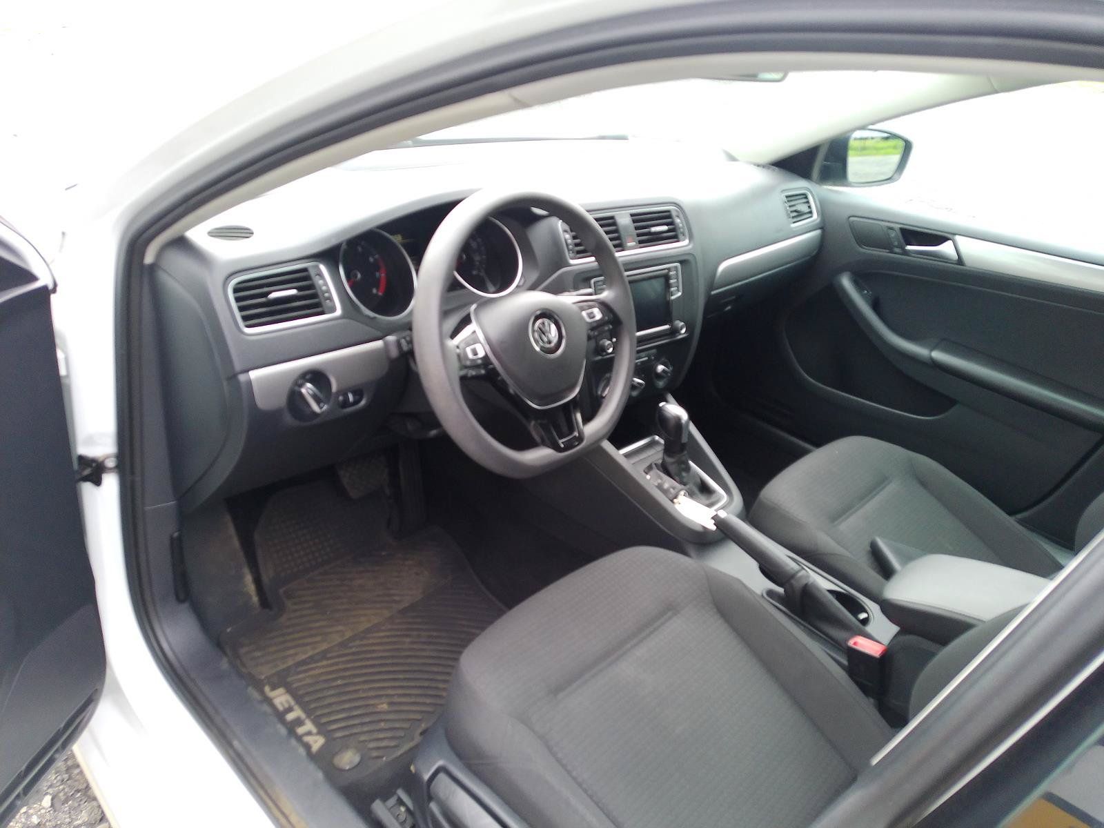 Used 2016 Volkswagen Jetta SE FWD image 4