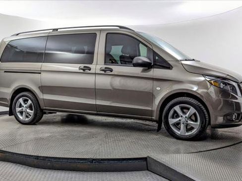 Used 2016 Mercedes-Benz Metris Passenger image 11