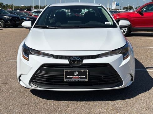 Used 2025 Toyota Corolla LE image 3