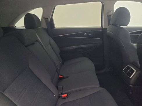 Used 2019 Kia Sorento AWD w/ LX Convenience Package image 19