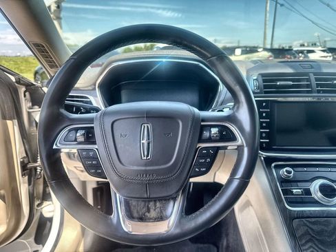 Used 2017 Lincoln Continental Select AWD/4WD image 14