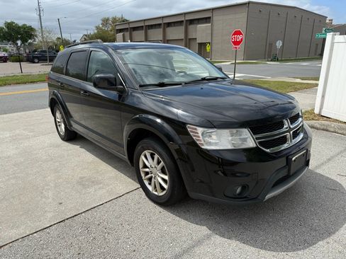 Used 2017 Dodge Journey SXT w/ Comfort/Convenience Group AWD/4WD image 3