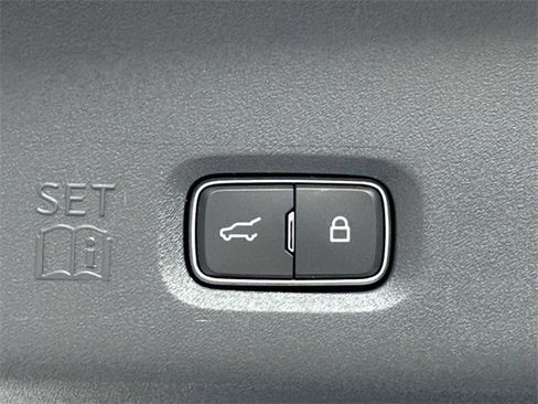 New 2025 Ford Expedition Active image 17