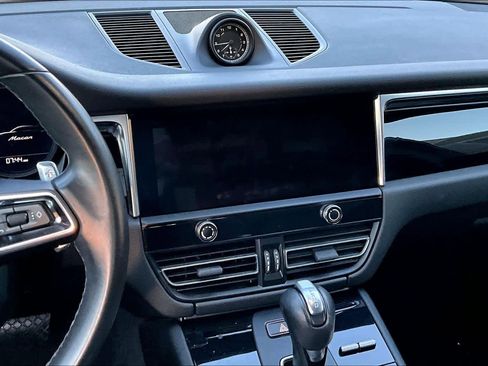 Used 2022 Porsche Macan image 7