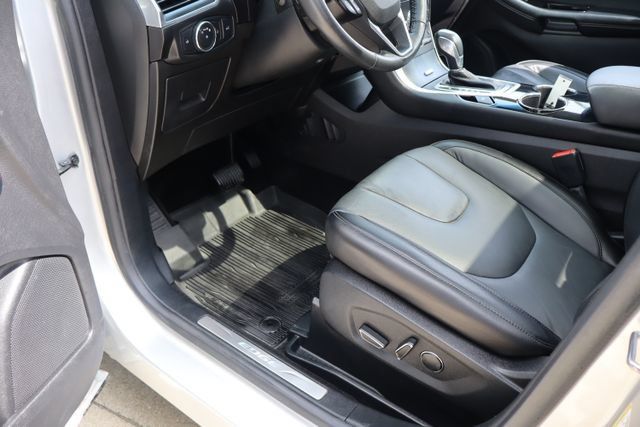 Used 2017 Ford Edge Titanium w/ Technology Package AWD/4WD image 15