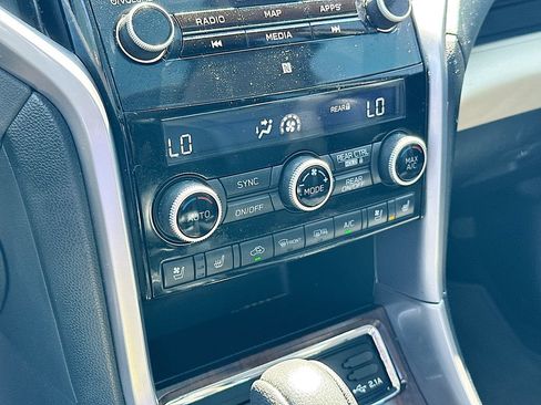 Used 2022 Subaru Ascent Touring w/ Popular Package #2A AWD/4WD image 14