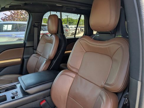 Used 2023 Lincoln Aviator Reserve w/ Equipment Group 201A RWD image 7