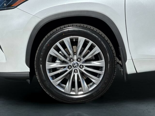 Used 2023 Toyota Highlander Platinum AWD/4WD image 33