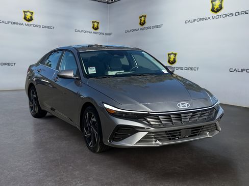 Used 2025 Hyundai Elantra Limited image 7