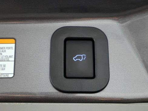 Used 2017 Toyota Sienna XLE Premium AWD/4WD image 18