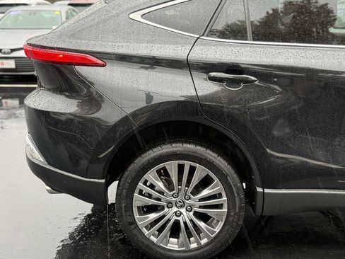 Certified 2023 Toyota Venza XLE image 8