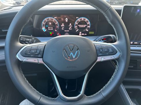 New 2026 Volkswagen Tiguan SE image 7