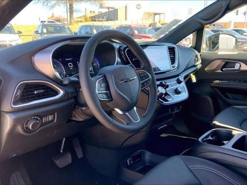 New 2026 Chrysler Voyager LX image 35